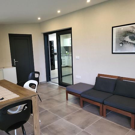 Guest House Tika Медулин Екстериор снимка