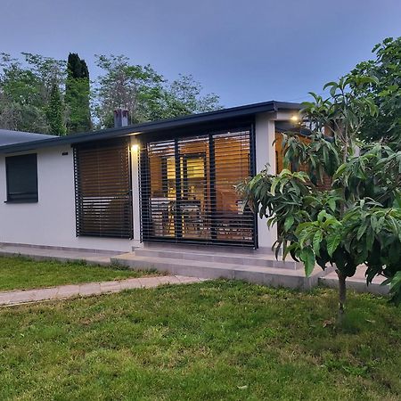 Guest House Tika Медулин Екстериор снимка
