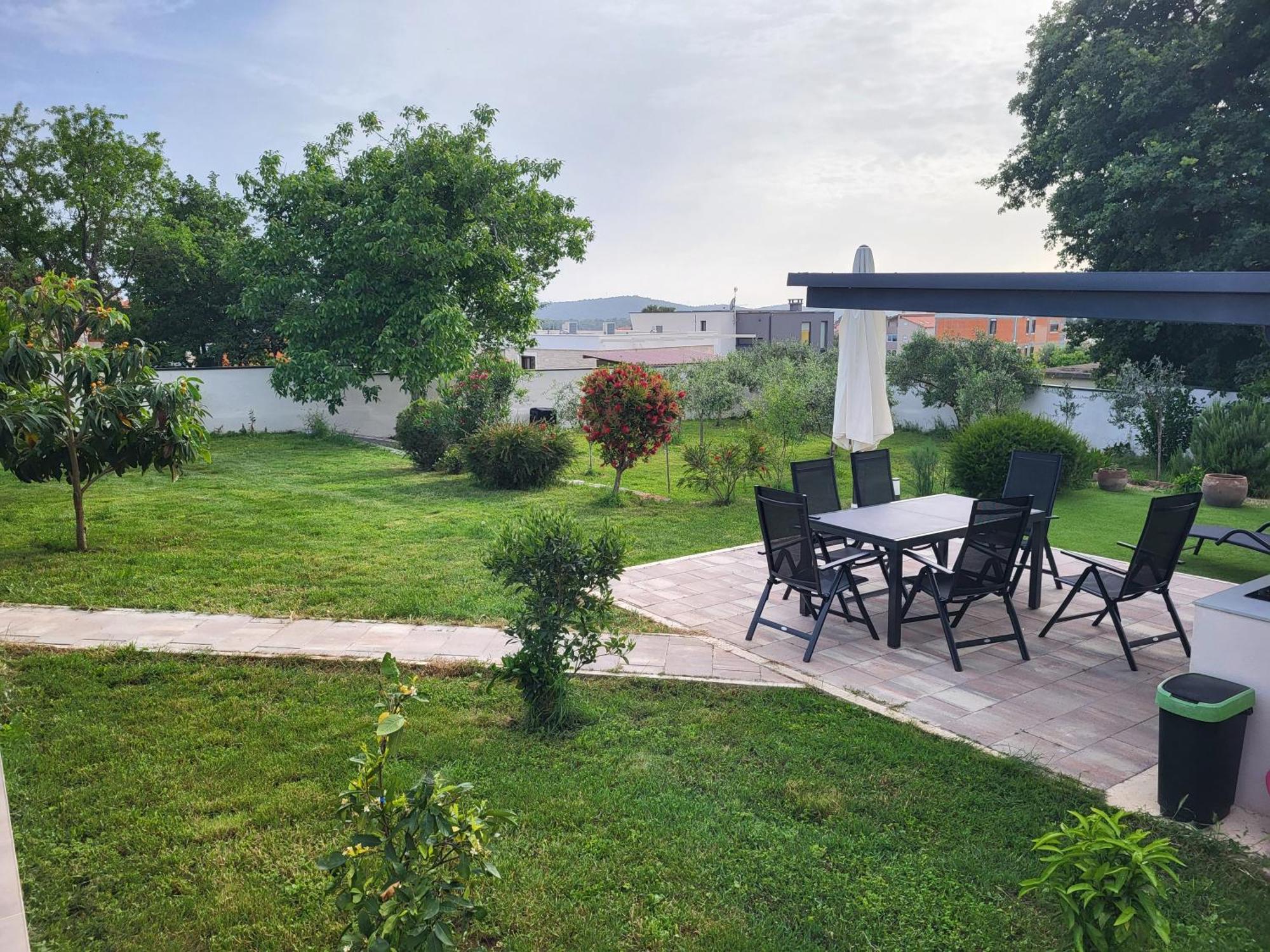 Guest House Tika Медулин Екстериор снимка