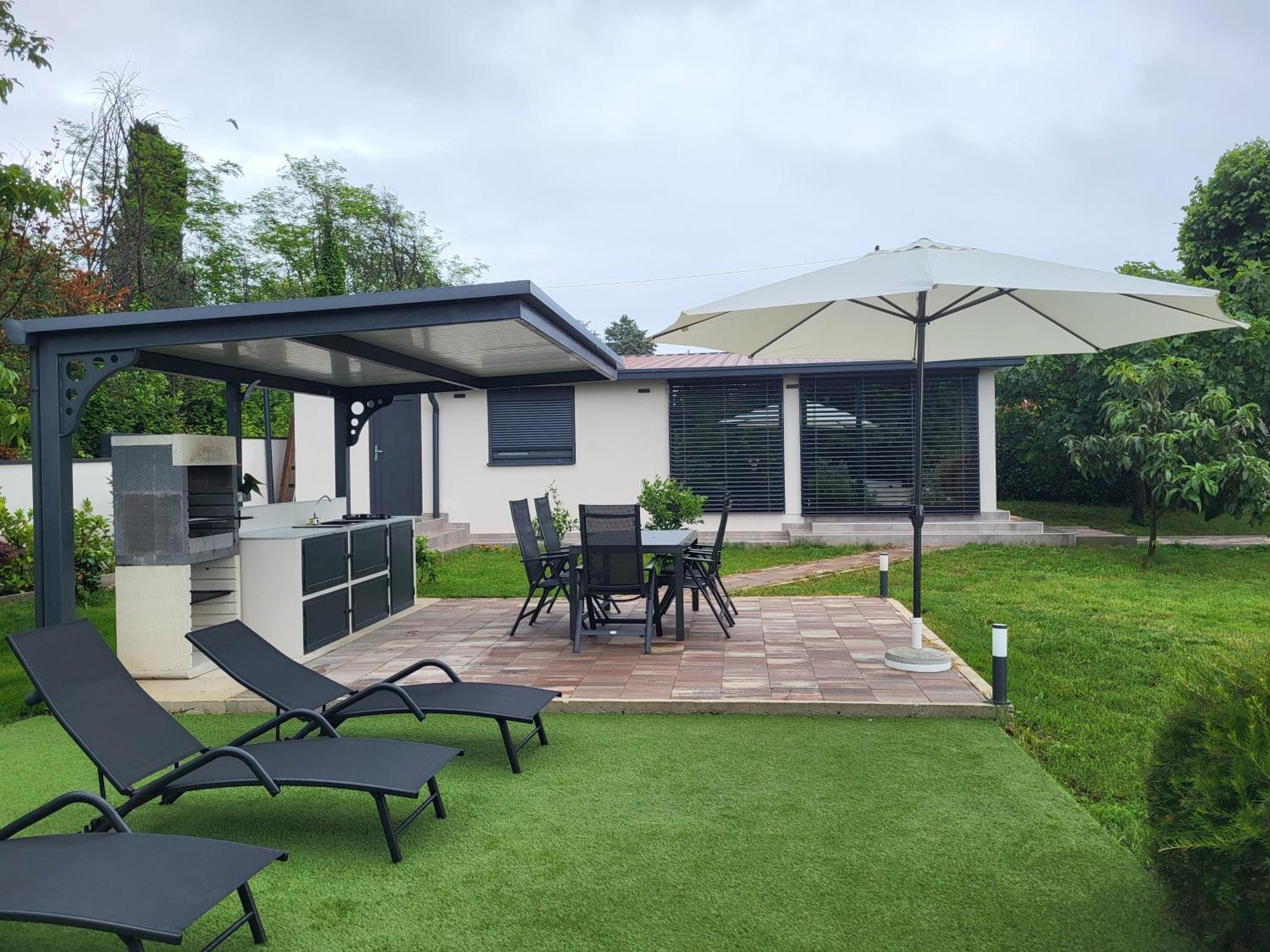 Guest House Tika Медулин Екстериор снимка