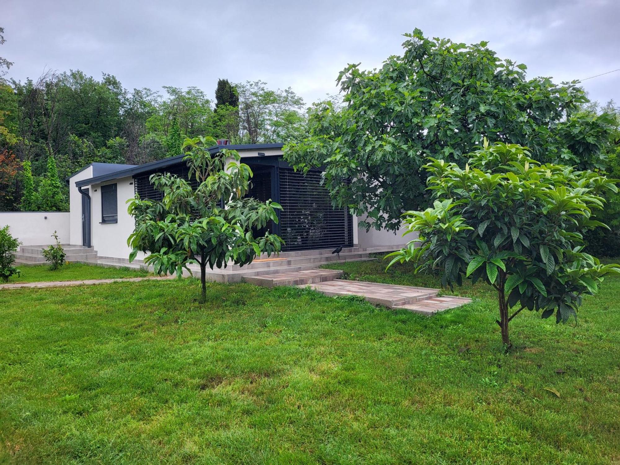Guest House Tika Медулин Екстериор снимка